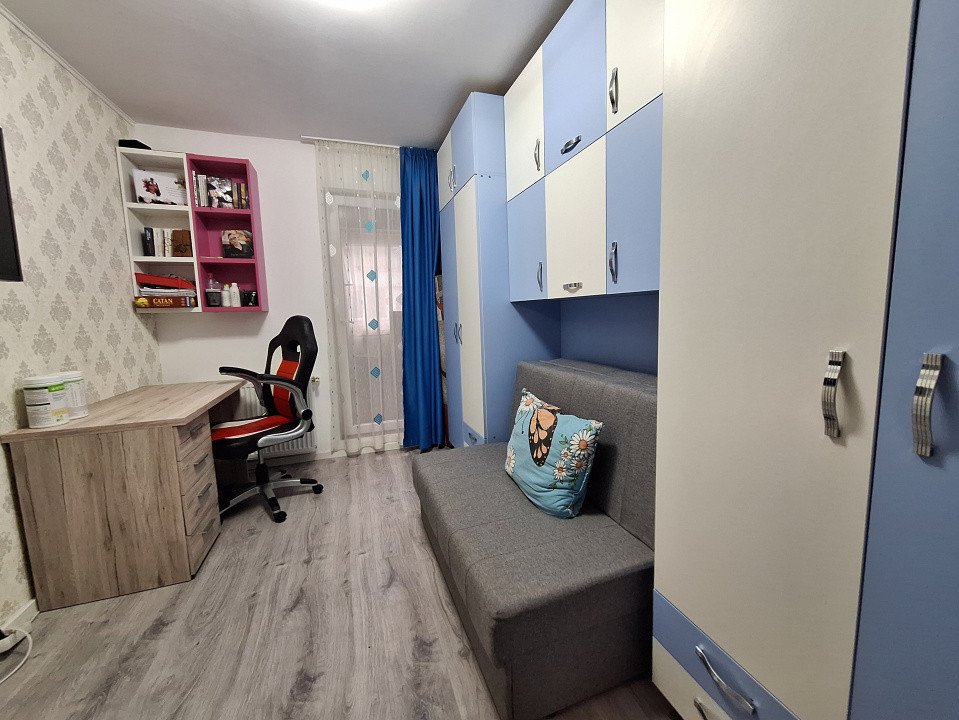 Apartament cu 3 camere, 68 mp, balcon, zona Eroilor