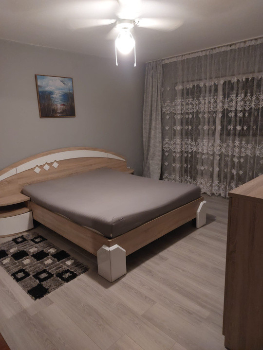 Apartament cu 3 camere pe Eroilor Floresti