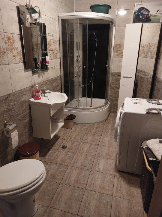 Apartament cu 3 camere pe Eroilor Floresti