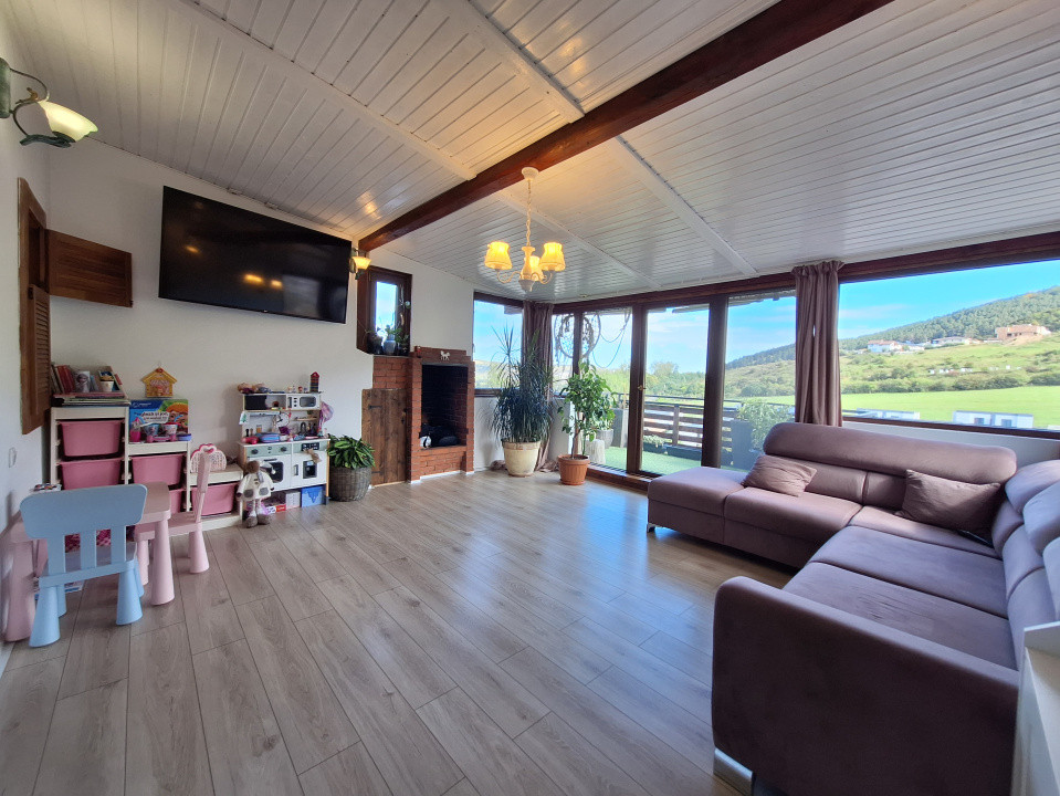 Apartament cu 3 camere, 68 mp, balcon, strada Tautiului