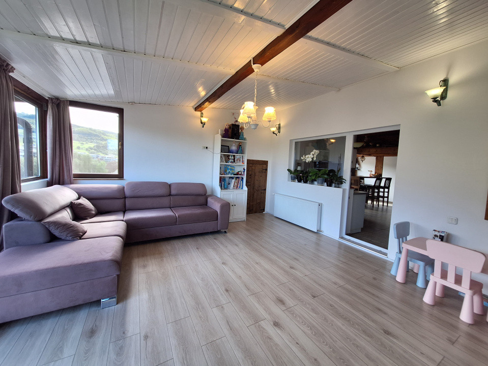 Apartament cu 3 camere, 68 mp, balcon, strada Tautiului