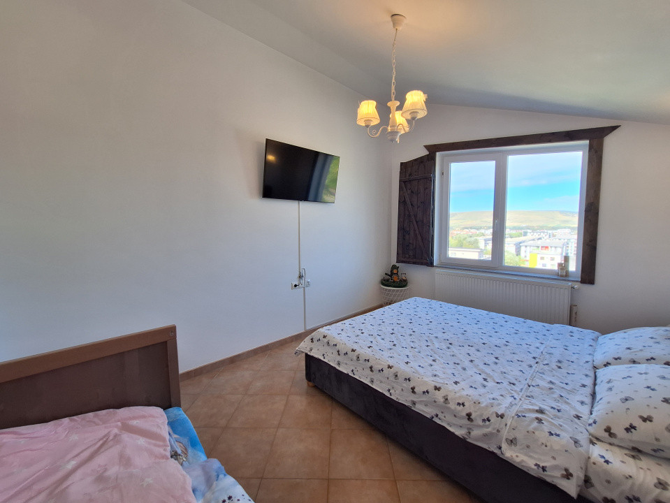 Apartament cu 3 camere, 68 mp, balcon, strada Tautiului