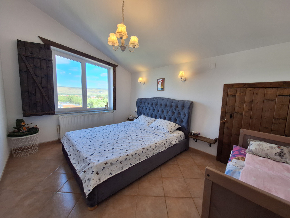 Apartament cu 3 camere, 68 mp, balcon, strada Tautiului