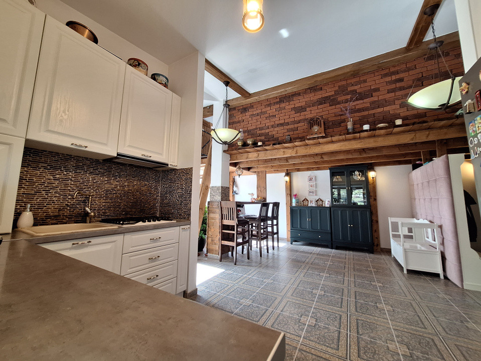 Apartament cu 3 camere, 68 mp, balcon, strada Tautiului