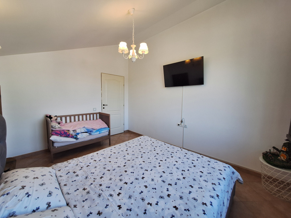 Apartament cu 3 camere, 68 mp, balcon, strada Tautiului