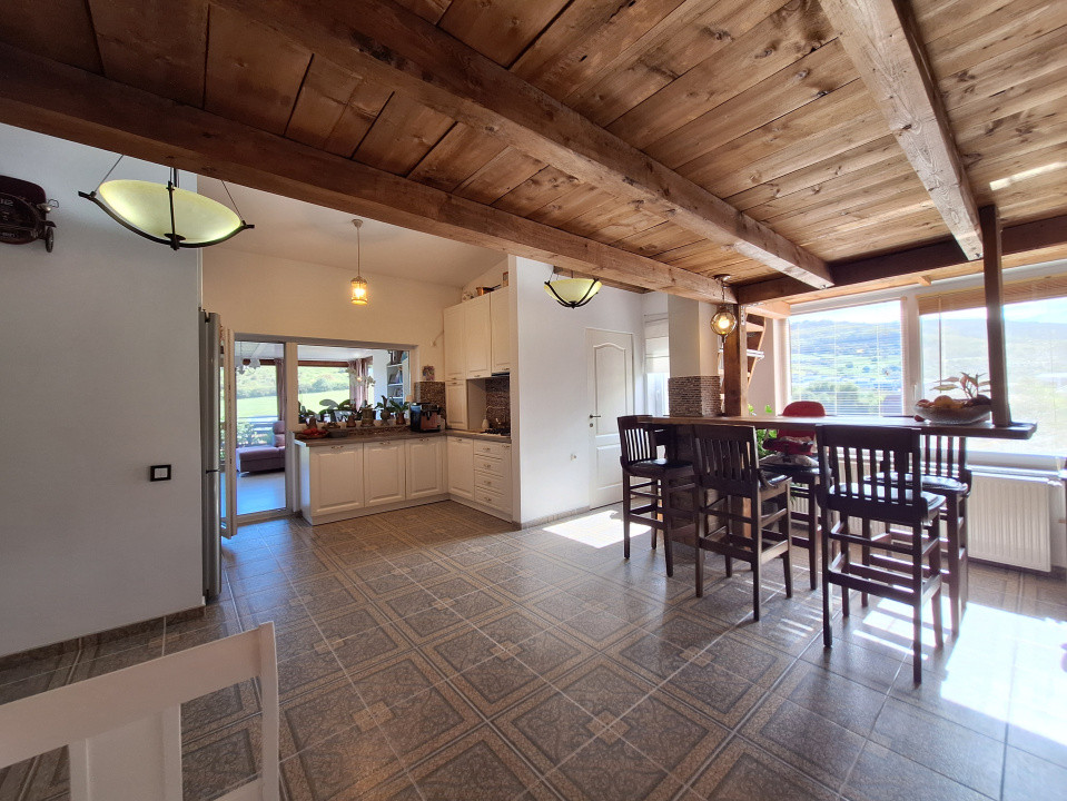 Apartament cu 3 camere, 68 mp, balcon, strada Tautiului