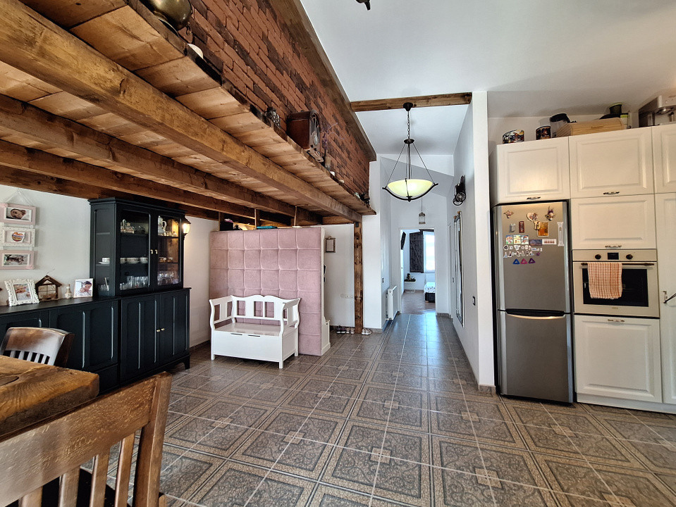 Apartament cu 3 camere, 68 mp, balcon, strada Tautiului